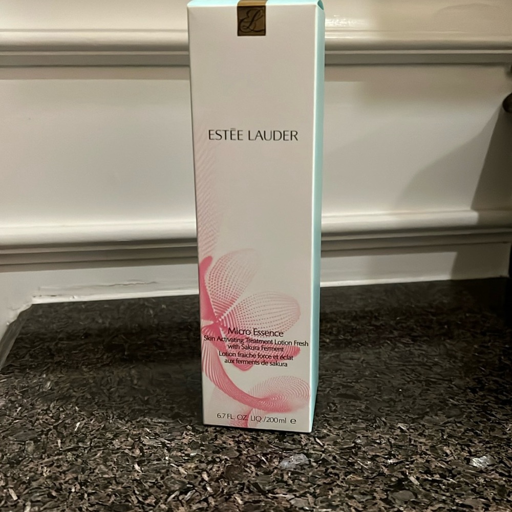 Estée Lauder Micro Essence - Picture 2 of 3